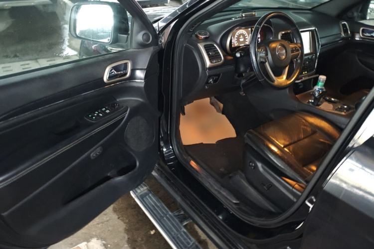 Used Jeep Grand Cherokee 2014 3.6L Elite Navigation Edition Driver Seat