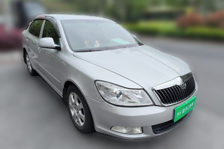 Used Skoda Octavia 2013 2.0L Automatic Yijie Edition Front Right 45 Deg