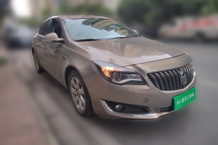 Used Buick Regal 2015 1.6T Leading Technology Model Front Right 45 Deg