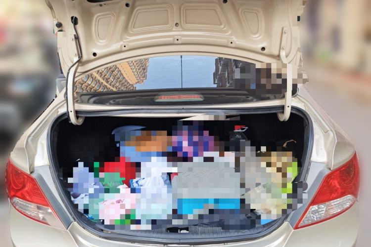 Used Hyundai Verna (older generation) 2010 Sedan 1.4L Manual Comfort GS Trunk