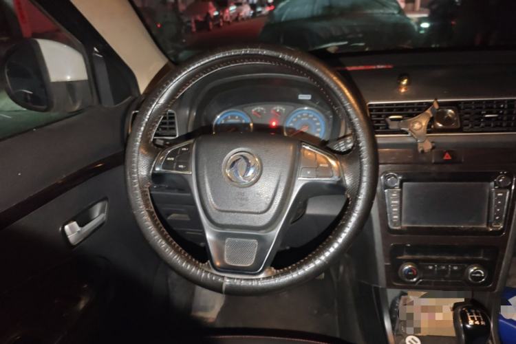 Used Dongfeng Fengon 370 2016 1.5L Manual Standard Edition SFG15-02 7 Seats Steering Wheel