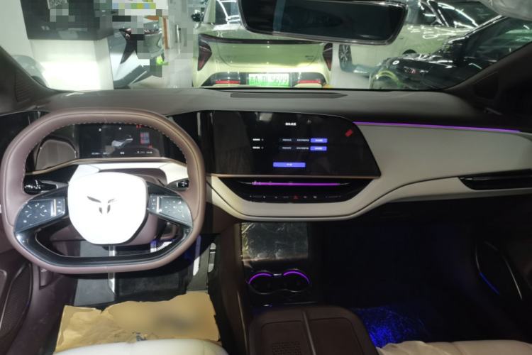 Used Hongqi EH7 2024 640 Pro+ All-Wheel Drive Center Console