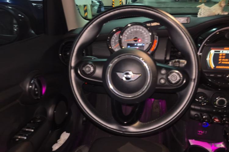 Used MINI 2016 1.5T COOPER Five-Door Edition Steering Wheel