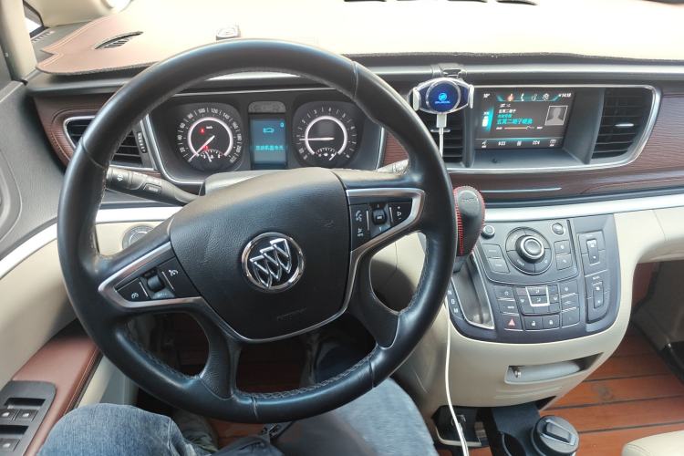 Used Buick GL8 2018 28T Luxury Model China VI Standard Steering Wheel