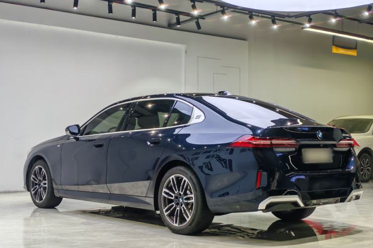 Used BMW 5 Series 2024 525Li M Sport Package Exterior 6