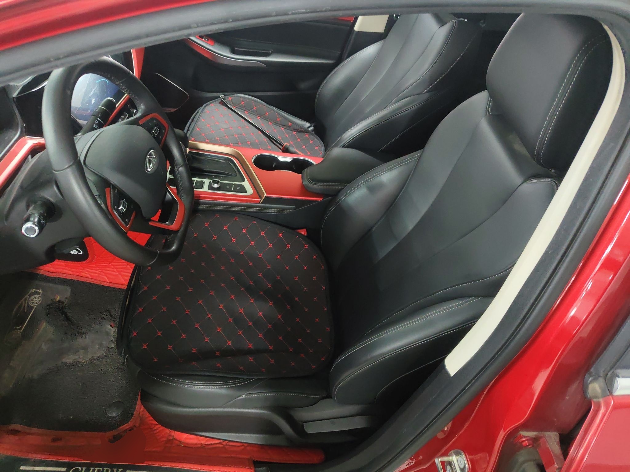 المقاعد الأمامية داخل السيارة