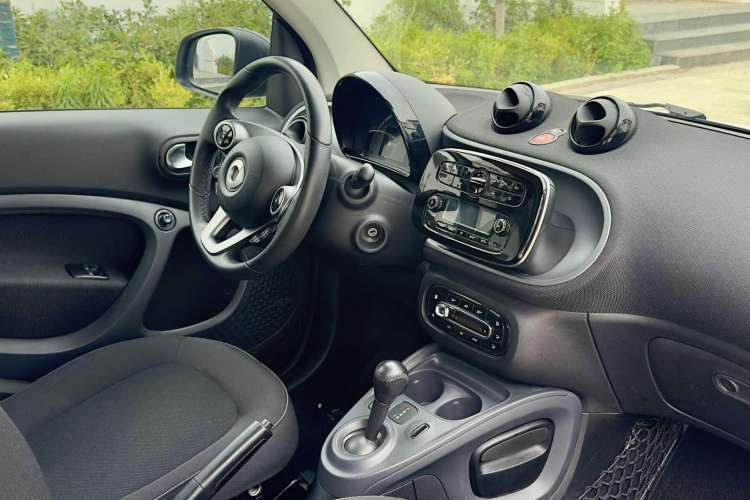 Used smart fortwo 2015 1.0L 52 kW Hardtop Passion Edition