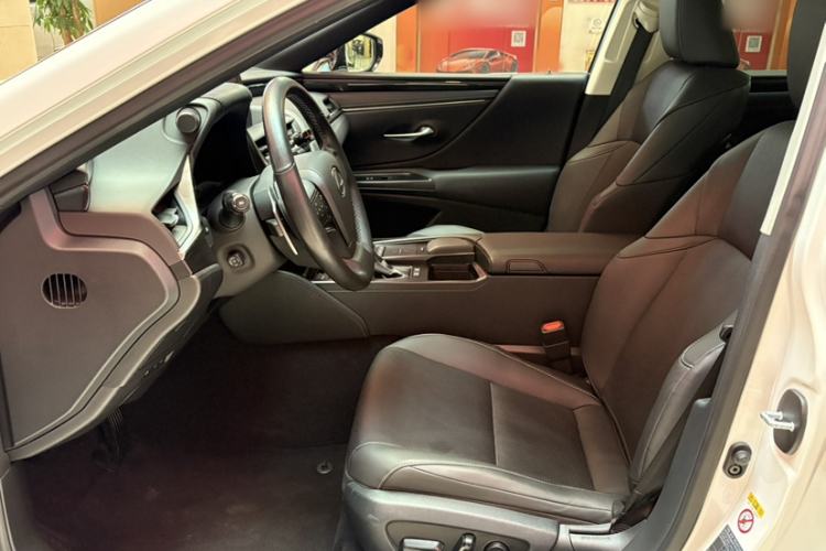 Used Lexus ES 2018 300h Premier Edition China VI Standard
