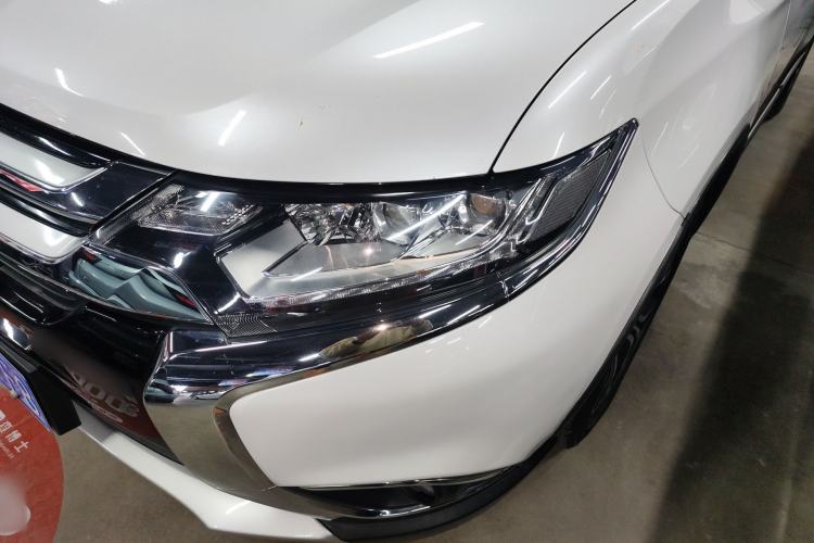 Used Mitsubishi Outlander 2016 2.4L 4x4 Elite Edition 5 Seats Left Front Headlight