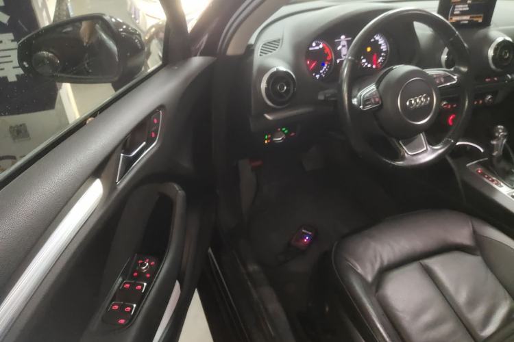 Used Audi A3 2016 Limousine 35 TFSI Style Edition Driver Seat