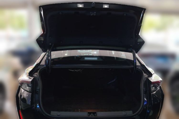 Used Dongfeng Aeolus Yixuan 2022 230T Automatic Adaptive-Beam Knight Edition Trunk