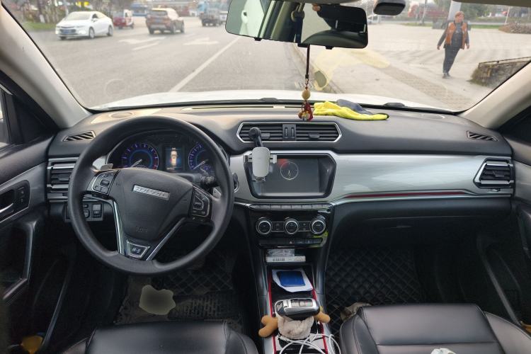 Used Haval H2 2018 Chuanxiang Edition 1.5T Dual-Clutch Two-Wheel Drive Fashion Model China V Standard
