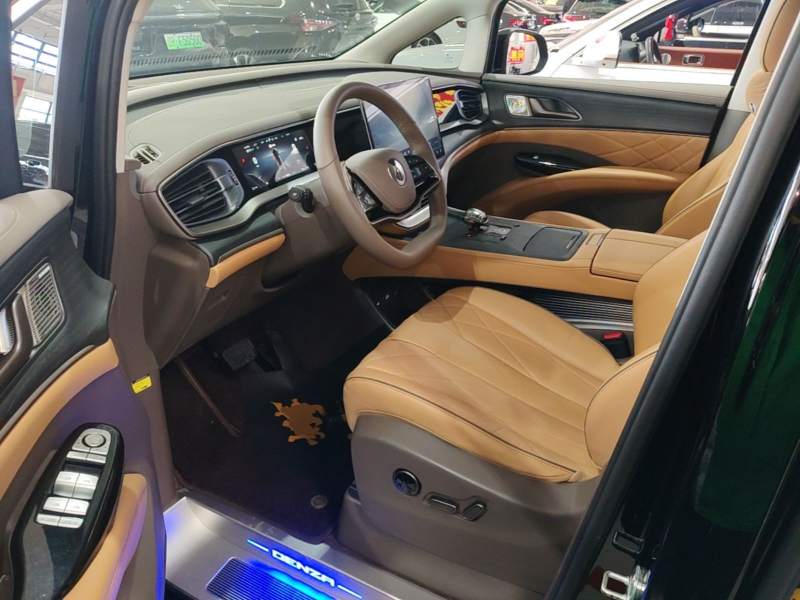 Used Denza D9 2022 DM-i 970 Four-Wheel Drive Prestige Model — 15