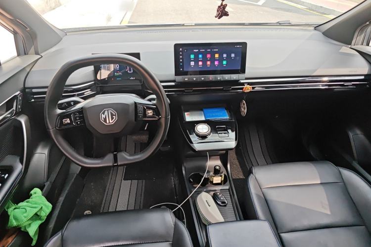 Used MG 4 EV 2022 425 km Luxury Edition Center Console