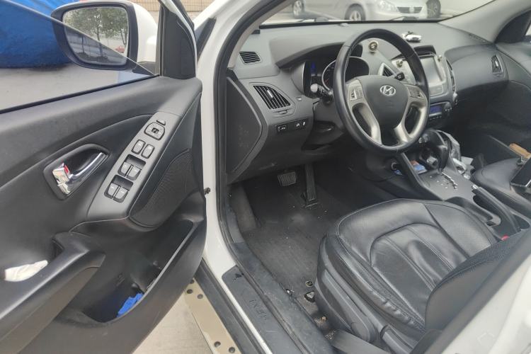 Used Hyundai ix35 2015 2.0L Automatic 2WD Smart Type China IV