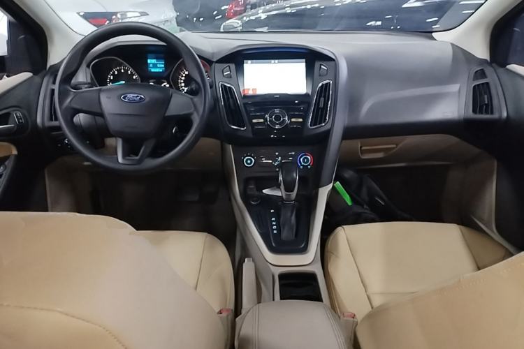 Used Ford Focus 2017 Sedan 1.6L Automatic Comfort Plus SmartDrive Edition Center Console