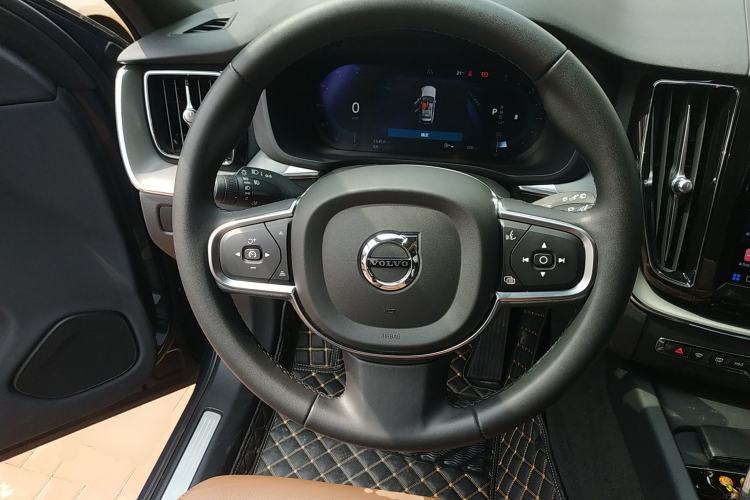 Used Volvo XC60 2023 B5 4x4 Smart Luxury Edition