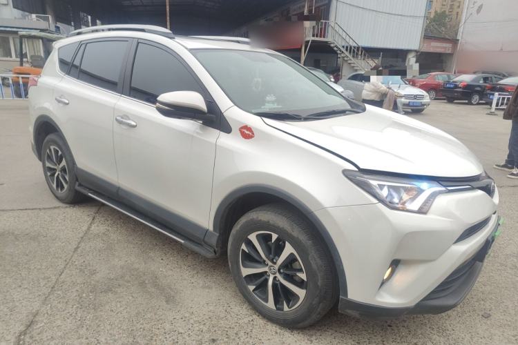 Used Toyota RAV4 2016 2.0L CVT Two-Wheel Drive Fashion Edition China V Standard