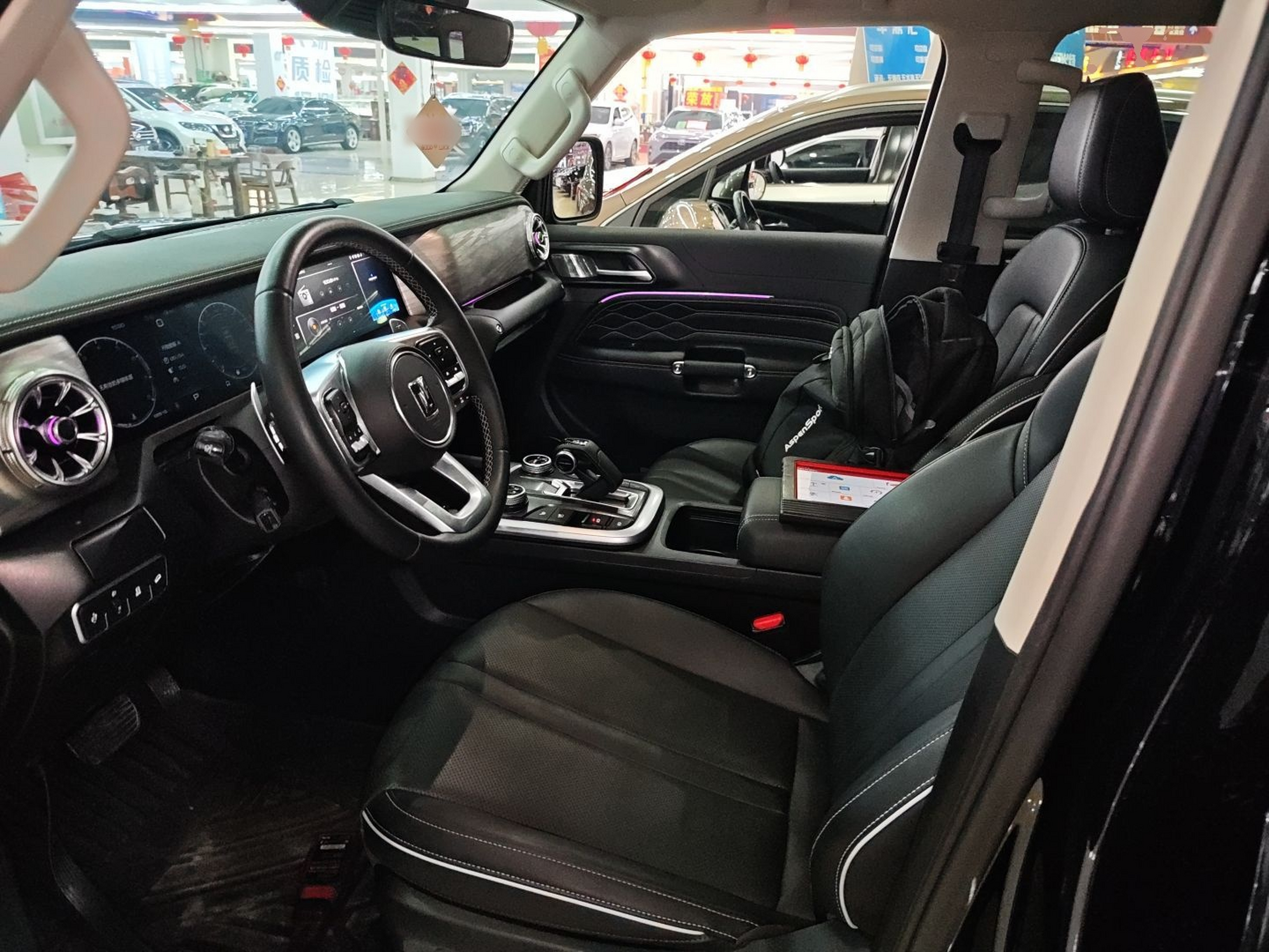 المقاعد الأمامية داخل السيارة