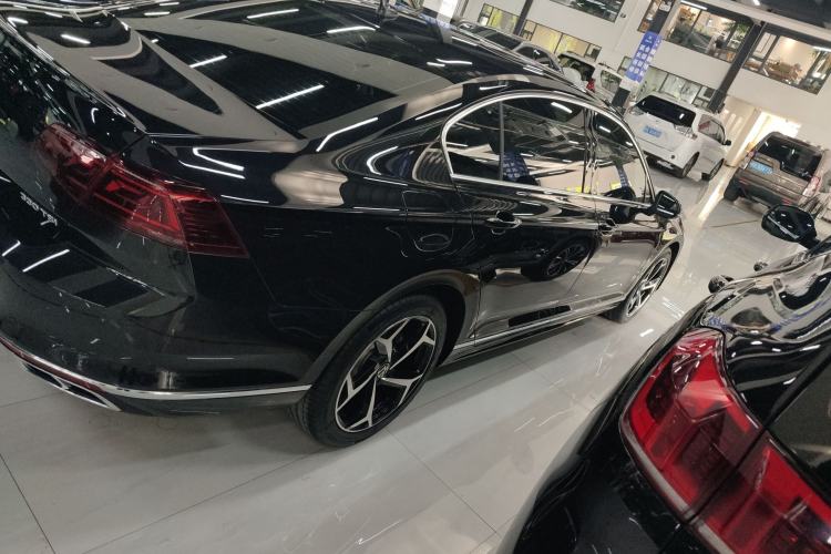 Used Volkswagen Magotan 2023 2 Million Units Limited Edition 330TSI DSG Leading Version
