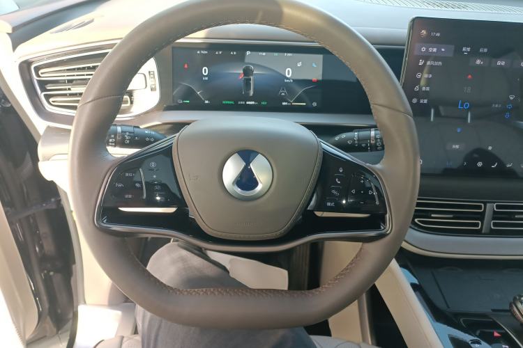 Used Denza D9 2022 DM-i 970 Four-Wheel Drive Prestige Model Steering Wheel