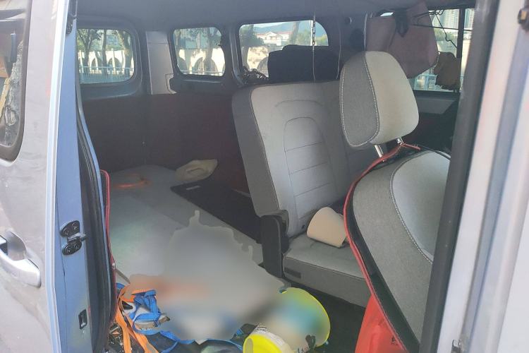 Used Wuling Yangguang 2025 Model 310KM Bus Edition—Customized by CATL
