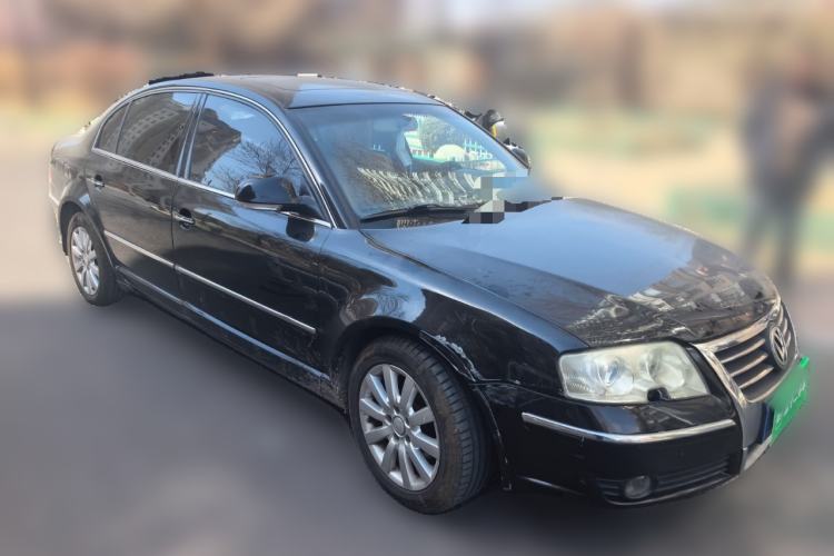 Used Volkswagen Passat 2005 1.8T Automatic Luxury Model Front Right 45 Deg