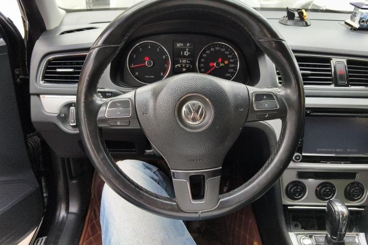 Used Volkswagen Gran Lavida 2013 1.6L Automatic Luxury Model Steering Wheel