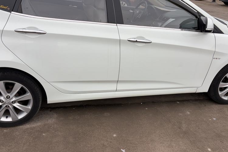 Used Hyundai Verna (older generation) 2014 1.4L Manual Top-Tier Model TOP