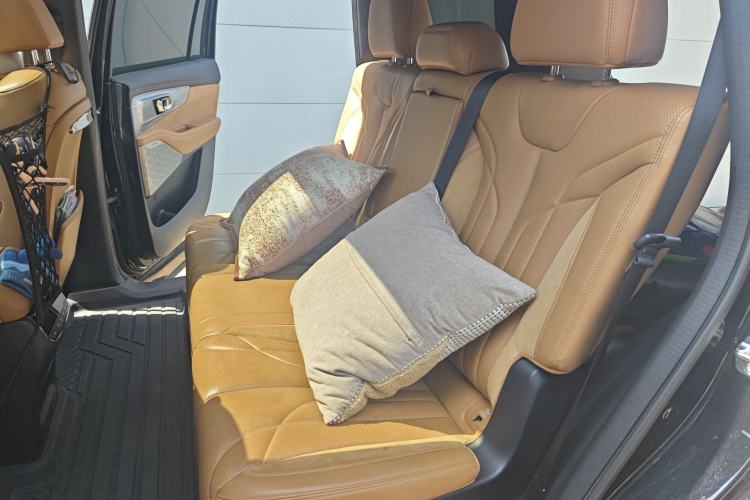 Used GAC Trumpchi ES9 2024 PHEV with 143 km Max Left Rear Seat