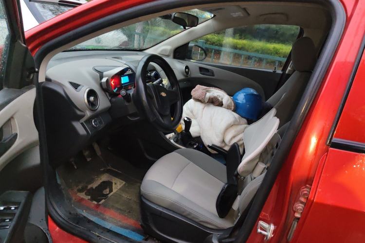 Used Chevrolet Aveo Sonic 2011 Sedan 1.4L MT SL