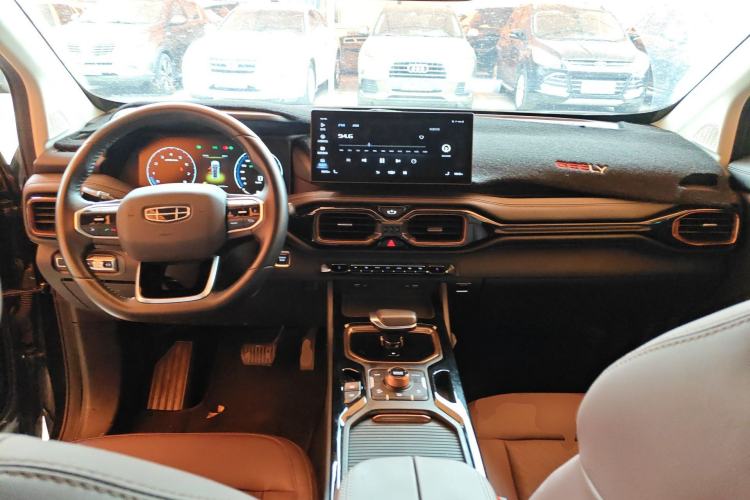 Used Geely Auto Haoyue 2022 1.8TD DCT Black Gold Limited Edition 7-Seater Center Console