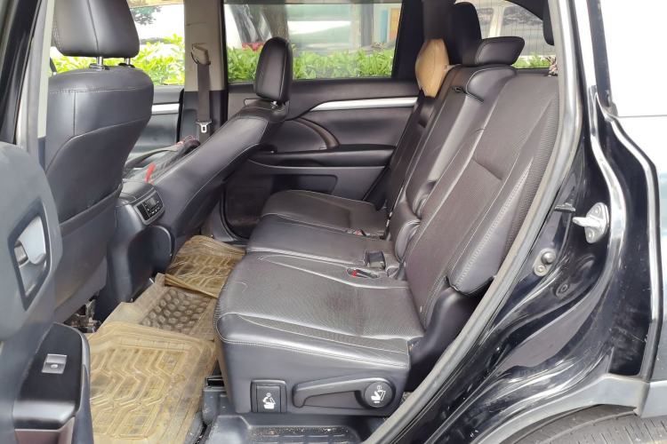 Used Toyota Highlander 2015 2.0T Four-Wheel Drive Luxury Edition 7-Seater Left Rear Seat