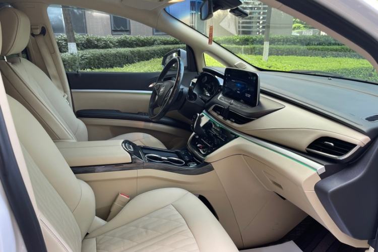 Used Buick GL8 2023 Land Executive Class 652T Luxury Model
