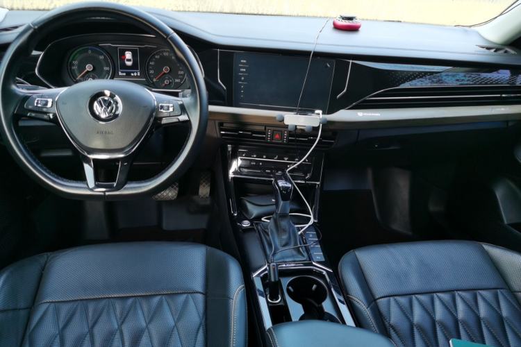 Used Volkswagen Passat New Energy 2020 430 PHEV Hybrid Luxury Edition China VI Standard Center Console