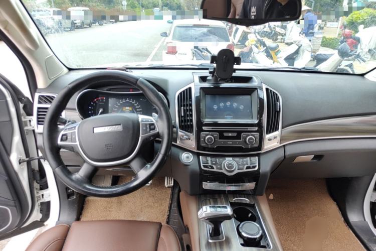 Used Haval H9 2017 2.0T Gasoline 4x4 Premium 5-Seater Center Console