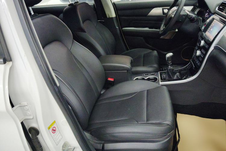 Used Haval H2 2017 Red-Label 1.5T Manual Two-Wheel Drive Luxury Model
