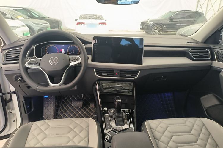 Used Volkswagen Tayron 2024 330TSI Two-Wheel Drive Luxury Plus Advanced Version Center Console