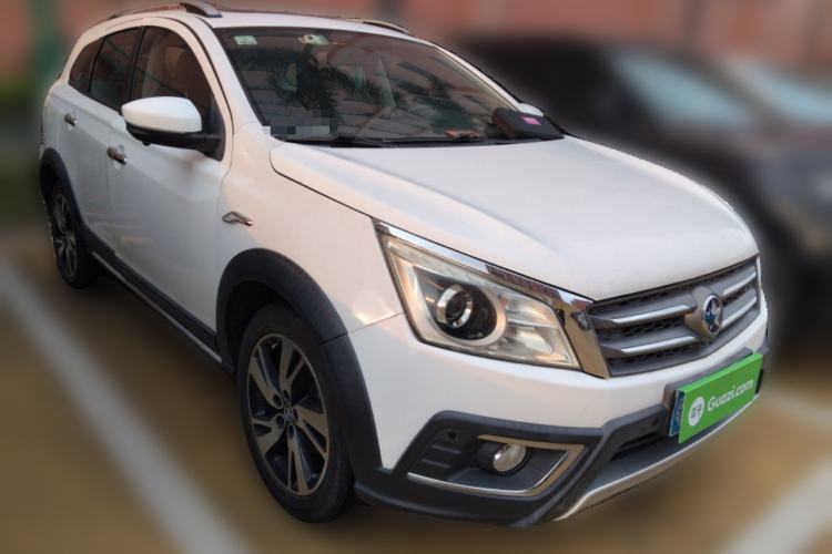 Used Venucia T70X 2015 2.0L CVT SmartFun Sport Edition Front Right 45 Deg