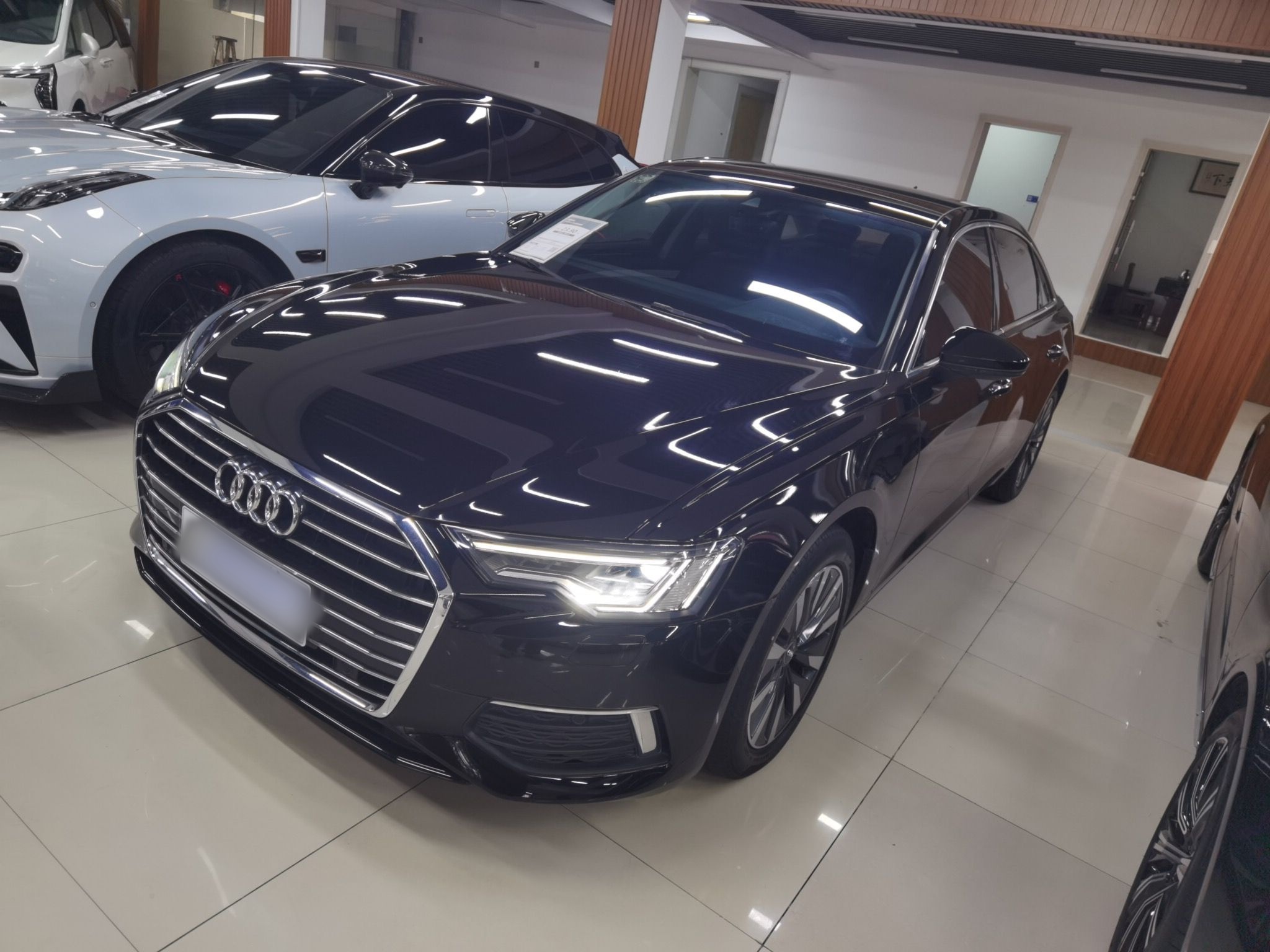 Под передней частью автомобиля