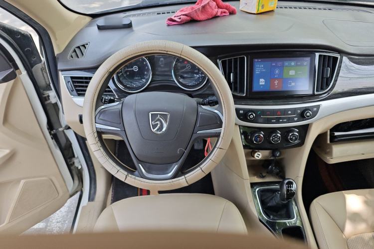 Used Baojun 730 2016 1.5T Manual Comfort Version 7 Seats