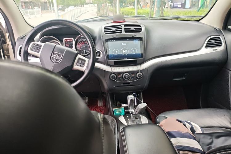 Used Dodge Journey 2013 2.4L Two-Wheel Drive Luxury Version
