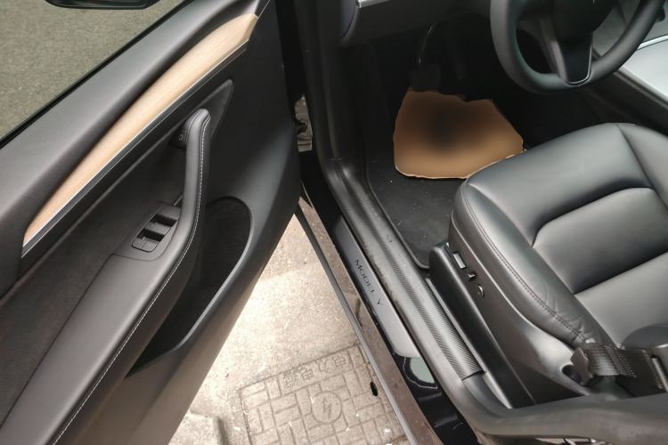 Used Tesla Model Y 2023 Long-Range All-Wheel-Drive Version
