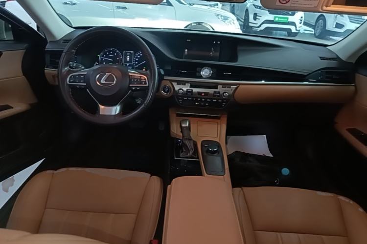 Used Lexus ES 2015 300h Comfort Edition