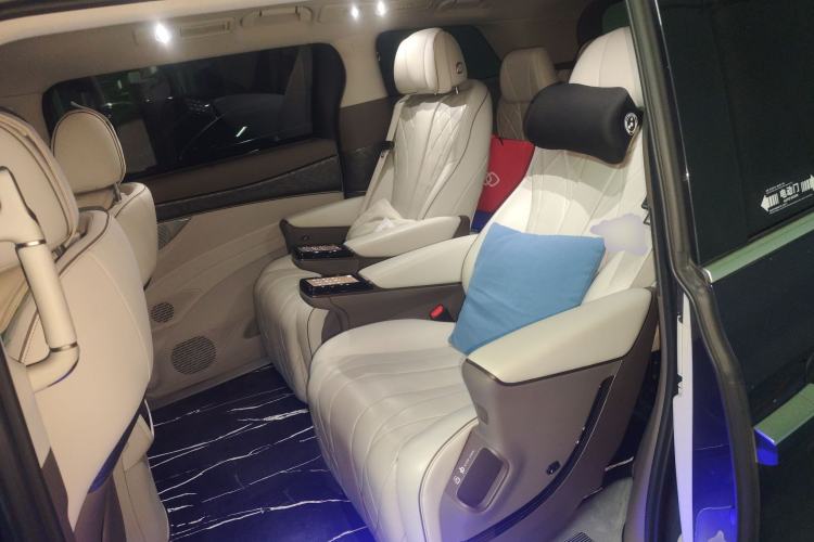 Used Denza D9 2022 DM-i 1040 Prestige Model
