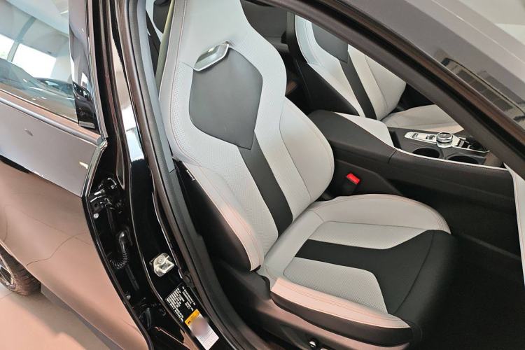 Used Changan UNI-V iDD 2024 Blue Whale Smart Electric iDD 136km ZhiKu Model