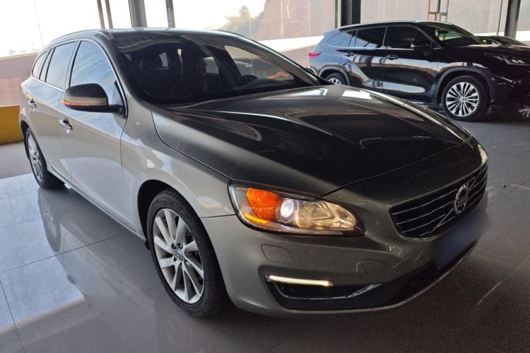 Used Volvo V60 2014 T5 Zhiyi Edition