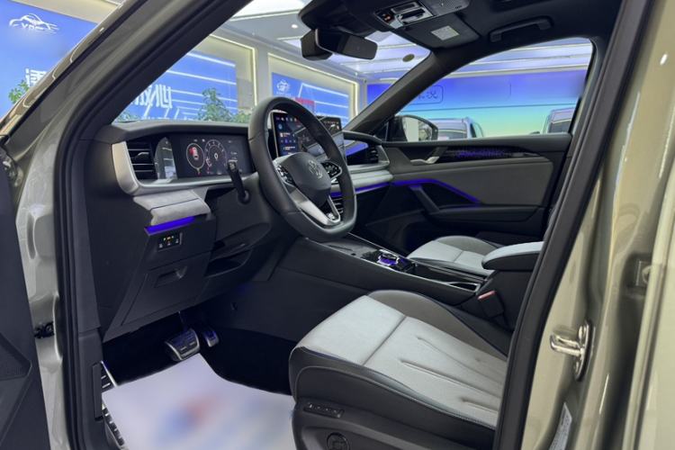 Used Volkswagen Tayron 2025 Tiguan L 380TSI 4Motion Luxury Easy Package Left Front Seat