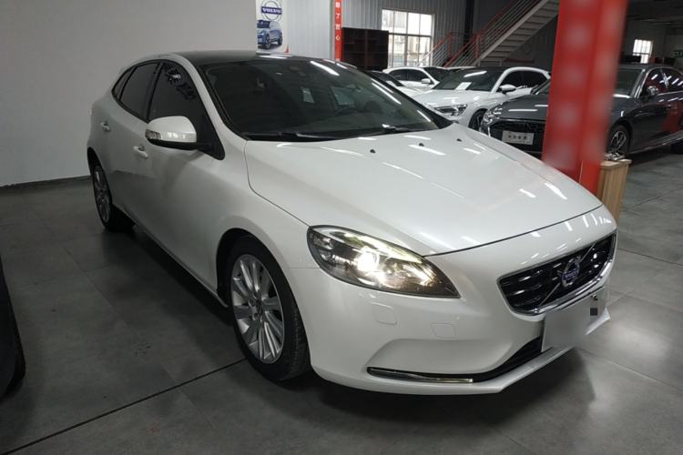 Used Volvo V40 2015 1.6T Zhiyi Edition Front Right 45 Deg