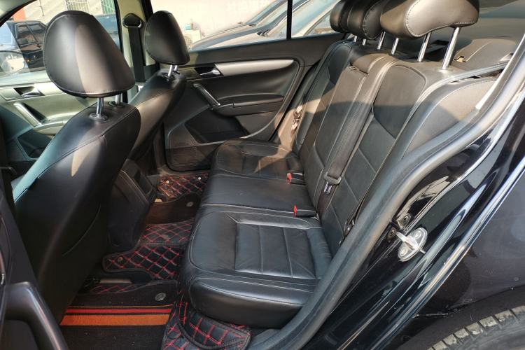 Used Volkswagen Lavida 2015 1.6L Automatic Comfort Edition
